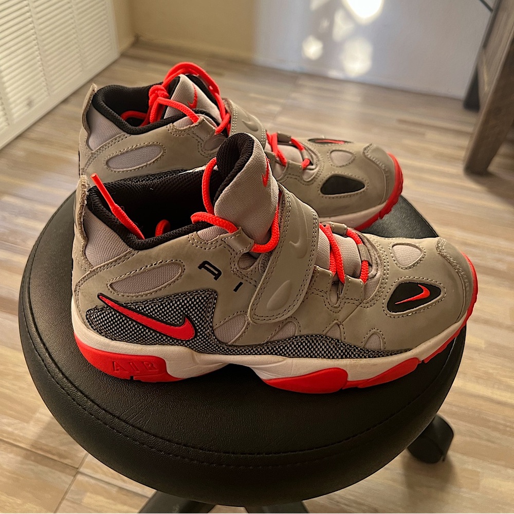 Nike Air Turf Raider Vivid Orange/White-Anthracite-Wolf Grey